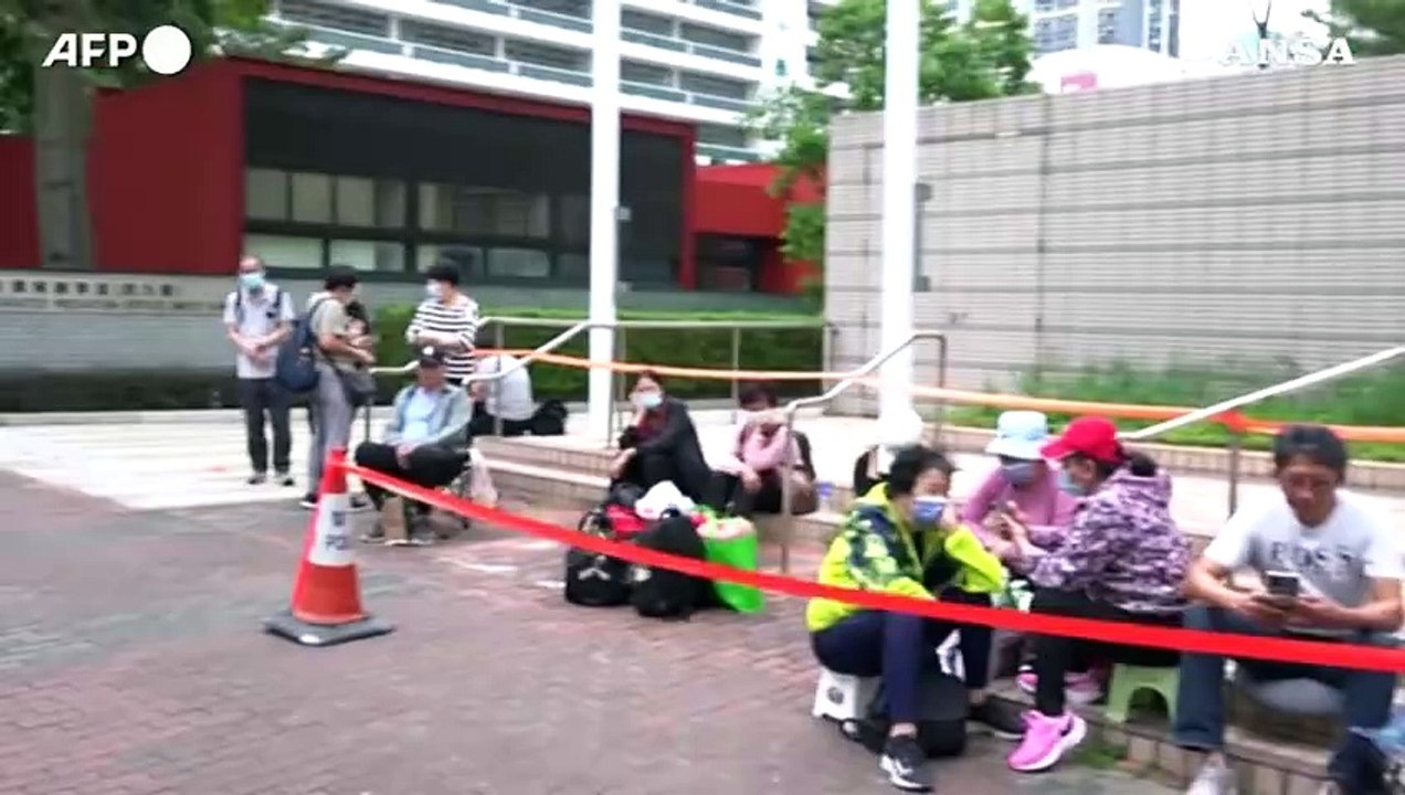 Hong Kong, folla al tribunale per la sentenza degli attivisti pro-democrazia