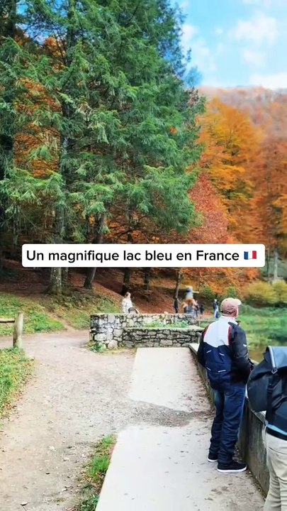Nouvelle découverte : le lac de Bethmale 🌳   Facile d’accès, avec parking à l’entrée du lac, tables de pique-nique !   Super balade en famille, pour les petits comme pour les grands 🏃🏼‍♀️   Vous retrouverez à proximité plusieurs départs de randonnées p