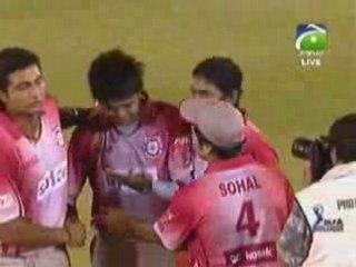 Harbhajan Slaps Sreesanth - Sreesanth Crying