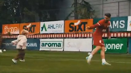 Di padre in figlio: Mertens fa gol e... scivola a terra insieme a Ciro Jr