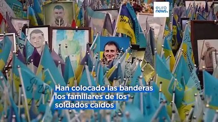 La plaza de la Independencia de Ucrania se llena con banderas en el día 1.000 de la guerra