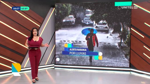 Una intensa lluvia dejó calles anegadas en Cochabamba debido al colapso de alcantarillas