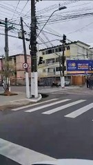 Carros colidem em cruzamento na Jatiúca