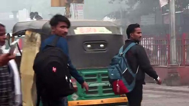 Poluição recorde provoca fechamento de escolas e restrições ao tráfego na Índia