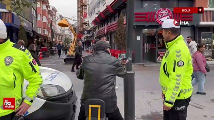 Bolu'da polis, yasaklı caddeye giren sürücülere ceza yazdı