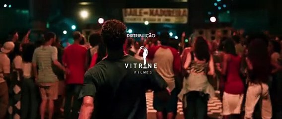 UM LOBO ENTRE OS CISNES | Teaser Oficial