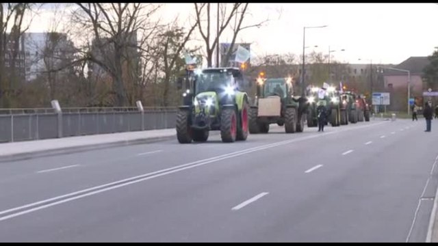 Tornano i trattori, prostesta degli agricoltori francesi e tedeschi