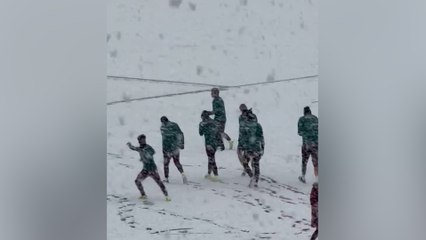 PSG : bataille de boules de neige avant l’entraînement à Poissy