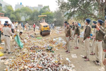 अवैध शराब के ऊपर रोलर चला कर नष्ट किया
