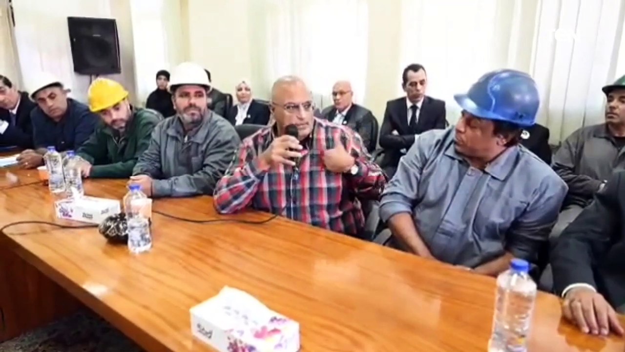 لقاء نائب رئيس مجلس الوزراء للتنمية الصناعية وزير الصناعة والنقل مع العاملين بشركة النصر للمسبوكات