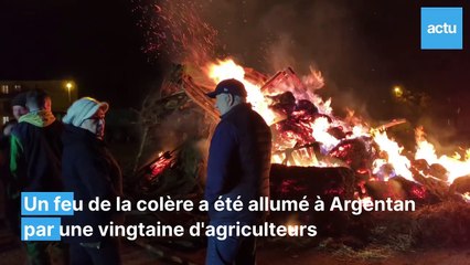 Les agriculteurs d'Argentan allument le feu de la colère