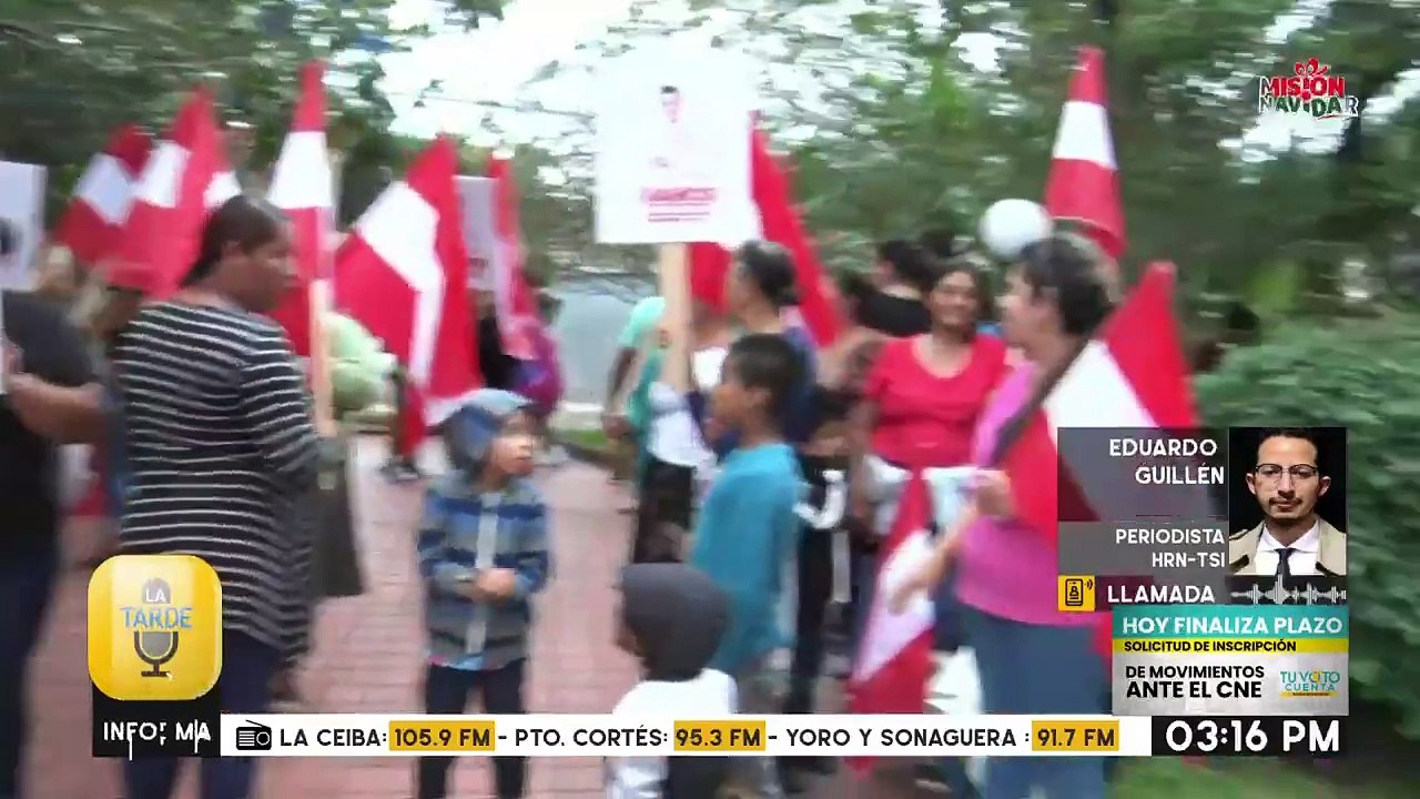 Precandidatos del partido liberal llegan a entregar planillas ante el CNE