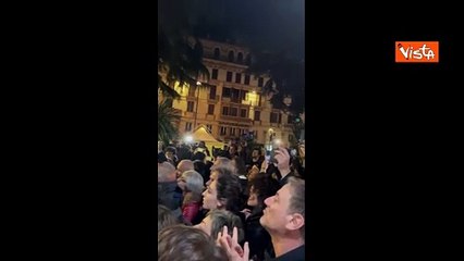 Regionali Umbria, Proietti Fratoianni Bonelli e Schlein intonano "Bella ciao" salendo su panchina