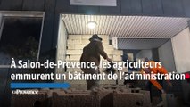 À Salon-de-Provence, les agriculteurs emmurent un bâtiment de l’administration