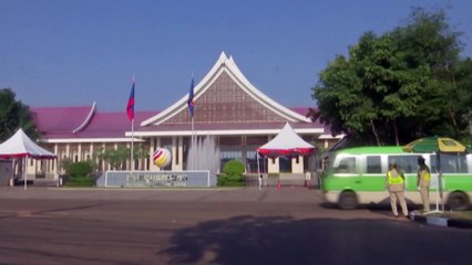 Two Melbourne teens hospitalised after drinking spiked cocktails in Laos