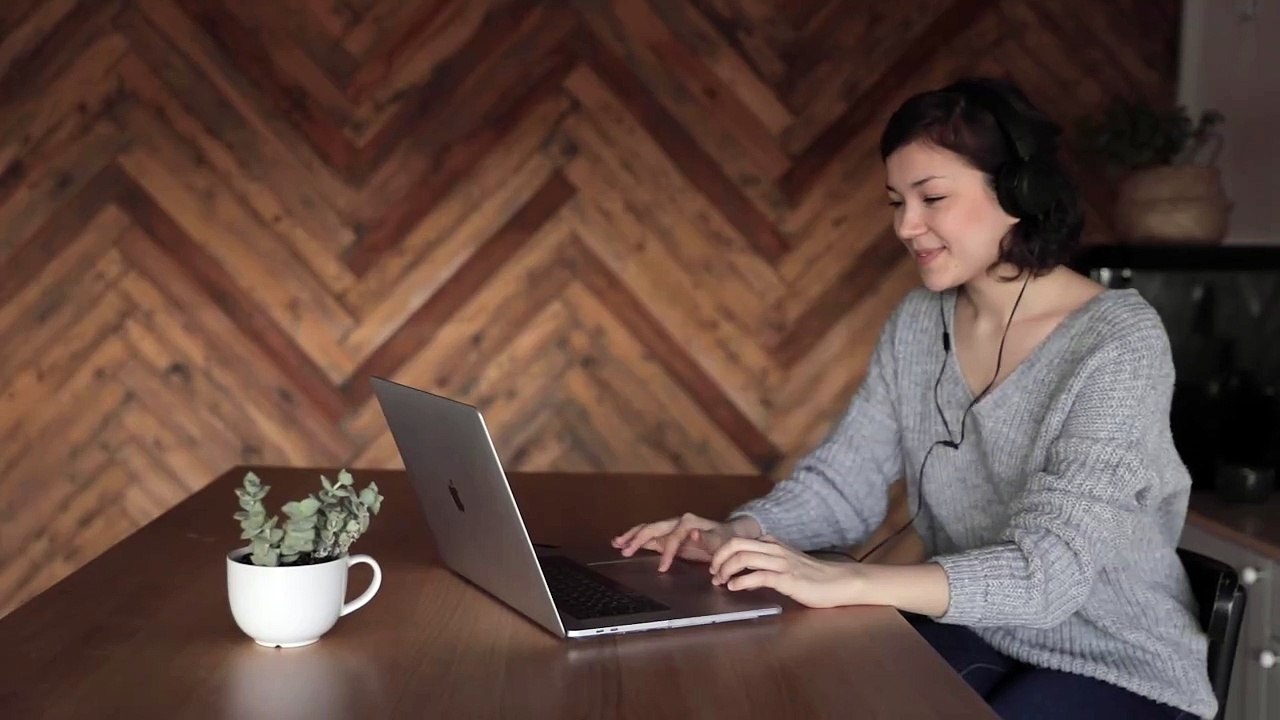 4053047-uhd_3840_2160_25fps