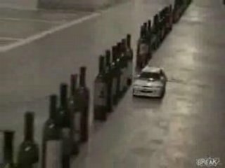 Mario-Music avec des bouteilles et une voiture