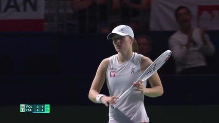 Italy prove too strong for Poland despite Swiatek's best efforts