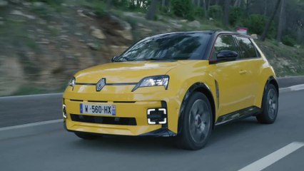 Renault 5 E-Tech Electric in Iconic version Driving Video