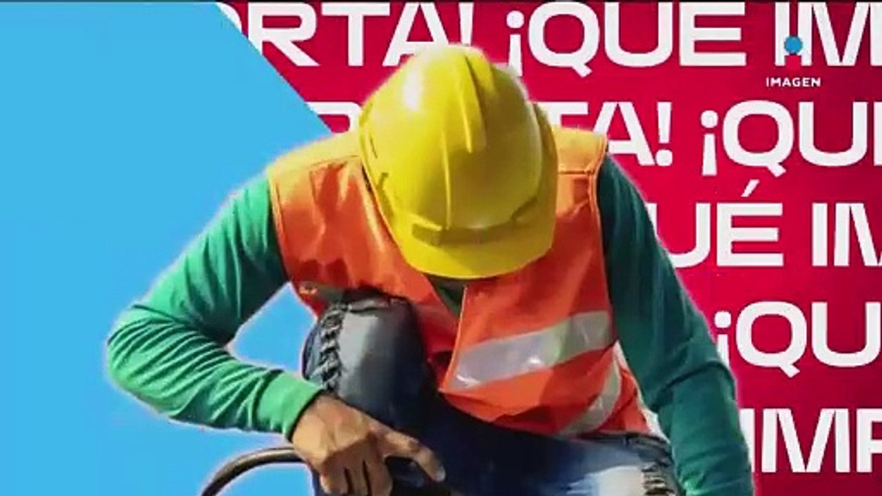 Albañiles bailan en plena obra