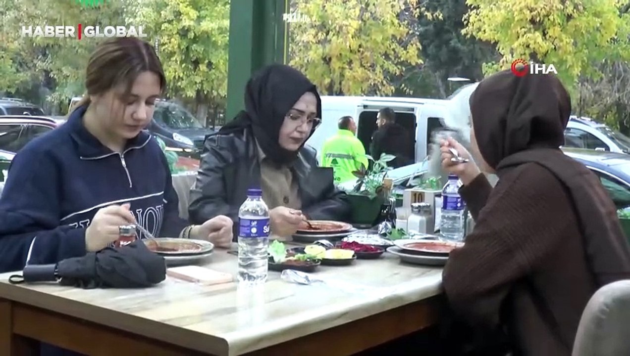 Gaziantep'in tescilli lezzeti beyran, soğuk havaların vazgeçilmezi oldu: "12 saat boyunca ilikli kemik suyu ile pişer"