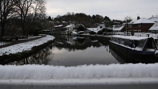Snow in Yorkshire: Rodley canal in Leeds coated in snow