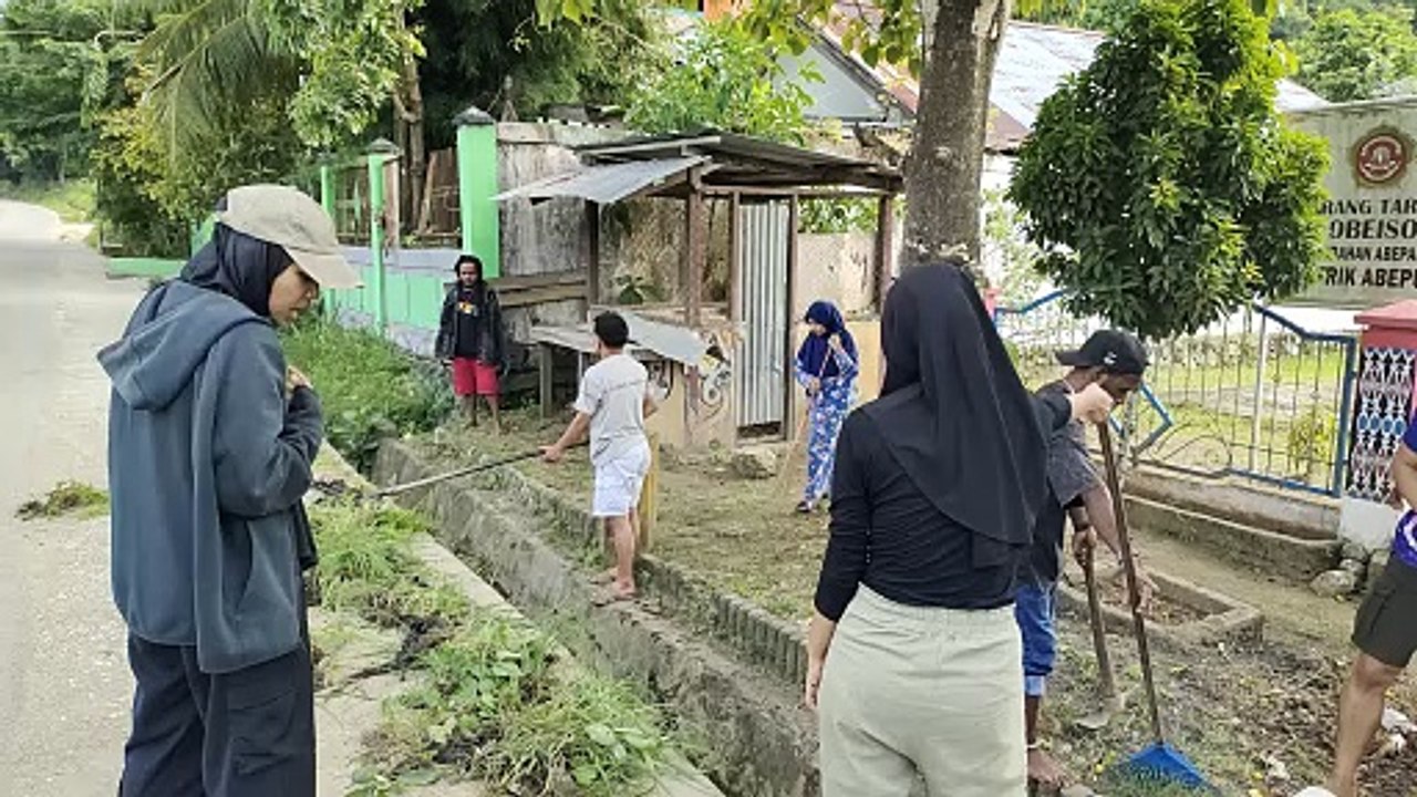 KKN Kolaboratif Universitas Muhammadiyah Papua Gelar Kerja Bakti