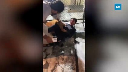 Aslanla selfie çekmek istedi, ölümden döndü