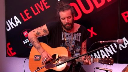 Michael Kiwanuka et Waxx interprètent "Ain't No Sunshine" en live dans Foudre