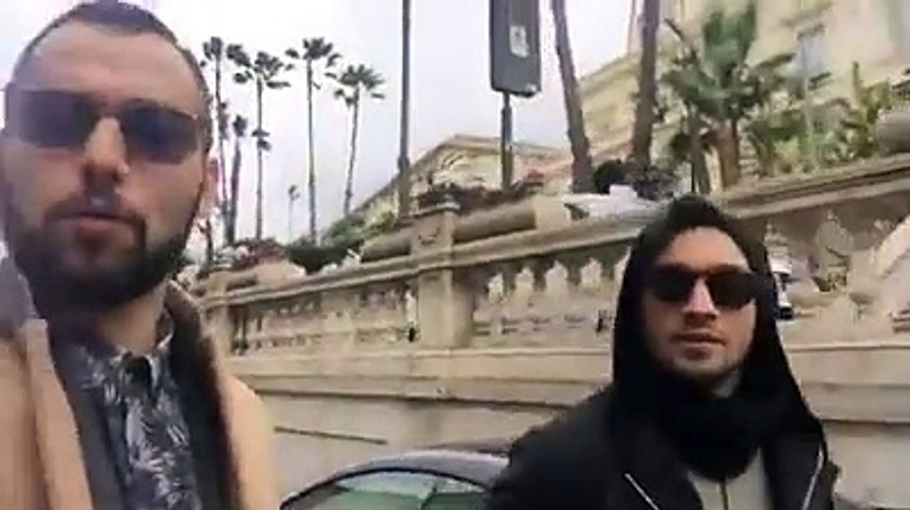 Sanremo, il saluto di Riccardo Ruiu dei Dear Jack