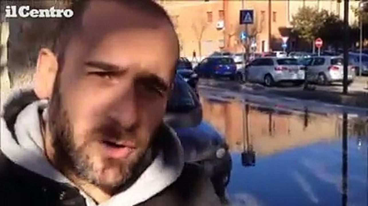 Pescara, via De Gasperi ancora allagata: polemica per i finti tombini