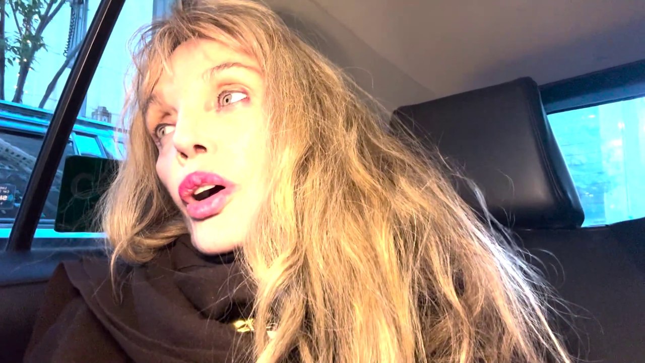 Arielle Dombasle - New York, home sweet home...