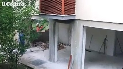 Avezzano, opera abusiva dei rom demolita: operai minacciati con la mannaia