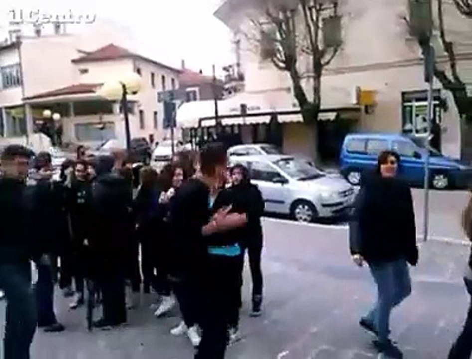 Avezzano: "Allarme! Sgomberate il liceo", ma ? solo una prova a sorpresa