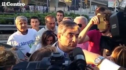 Elezioni Abruzzo, D'Alfonso festeggia l'elezione nella sede elettorale di Pescara