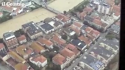 Maltempo, l'alluvione nel Teramano vista dall'elicottero