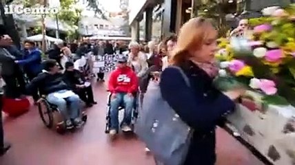 Pescara, chiude "Il Tempo" e i precari fanno il funerale all'informazione