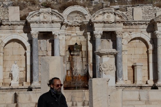 Sagalassos Antik Kenti'nin anıtsal çeşmesi ayağa kaldırılıyor!