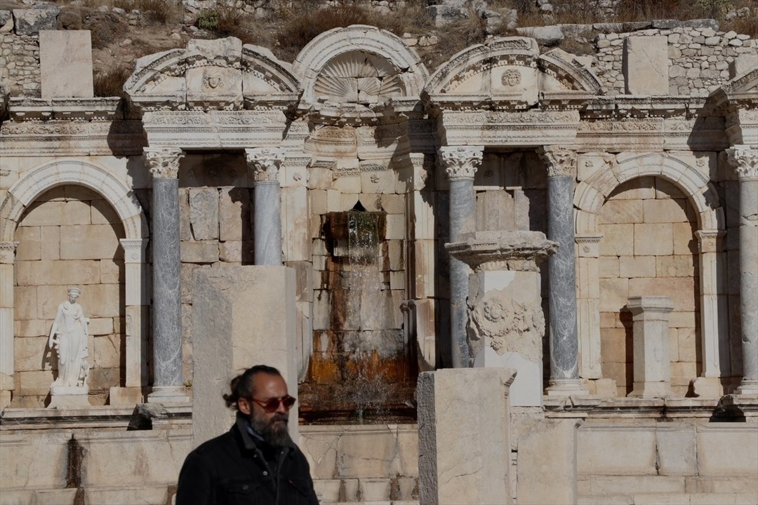 Sagalassos Antik Kenti'nin anıtsal çeşmesi ayağa kaldırılıyor!