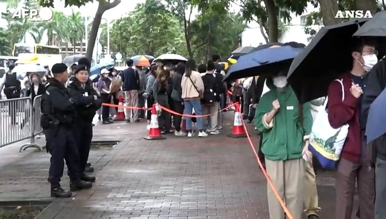 Hong Kong, fino a 10 anni a 45 attivisti pro-democrazia