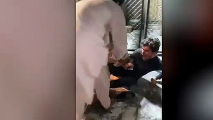 Aslanla fotoğraf çekmeye çalıştı, ölümden döndü