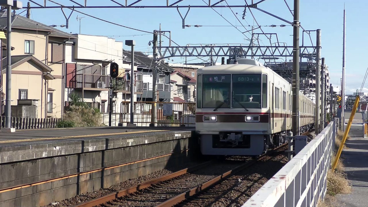 【茶帯の復刻塗装が運行開始】新京成8800形など 高根木戸駅発着シーン