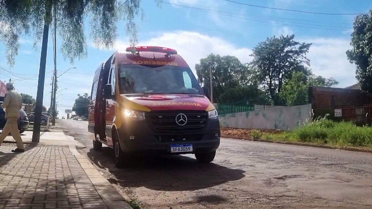 Idosa de 72 anos é socorrida após sofrer queda em residência na Rua Altemar Dutra