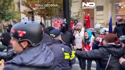 الشرطة الجورجية تفرق مظاهرات في تبليسي بعد مطالبات بإجراء انتخابات جديدة