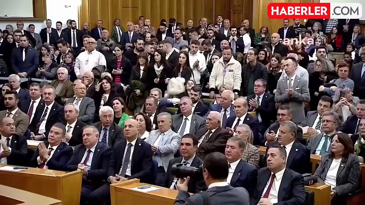 CHP Grup Toplantısı... Özgür Özel'den Bakan Memişoğlu'na: "O İstifa Edilecek, O Hesap Verilecek. O Güne Kadar da Kimse Bunların Yüzüne Bakmayacak"