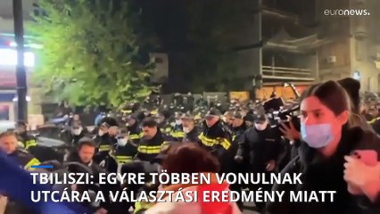 Sok száz rendőr oszlatja a tömegtüntetéseket a grúz fővárosban