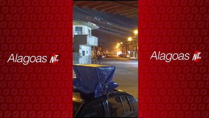 Carro é destruído por incêndio na madrugada em Maceió