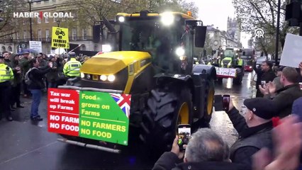 İngiliz çiftçilerden başbakanlık binası önünde protesto