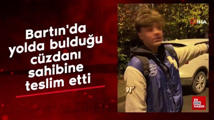 Bartın'da yolda bulduğu cüzdanı sahibine teslim etti