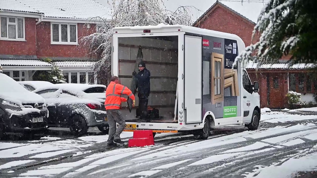 Snow arrives in Wolverhampton.